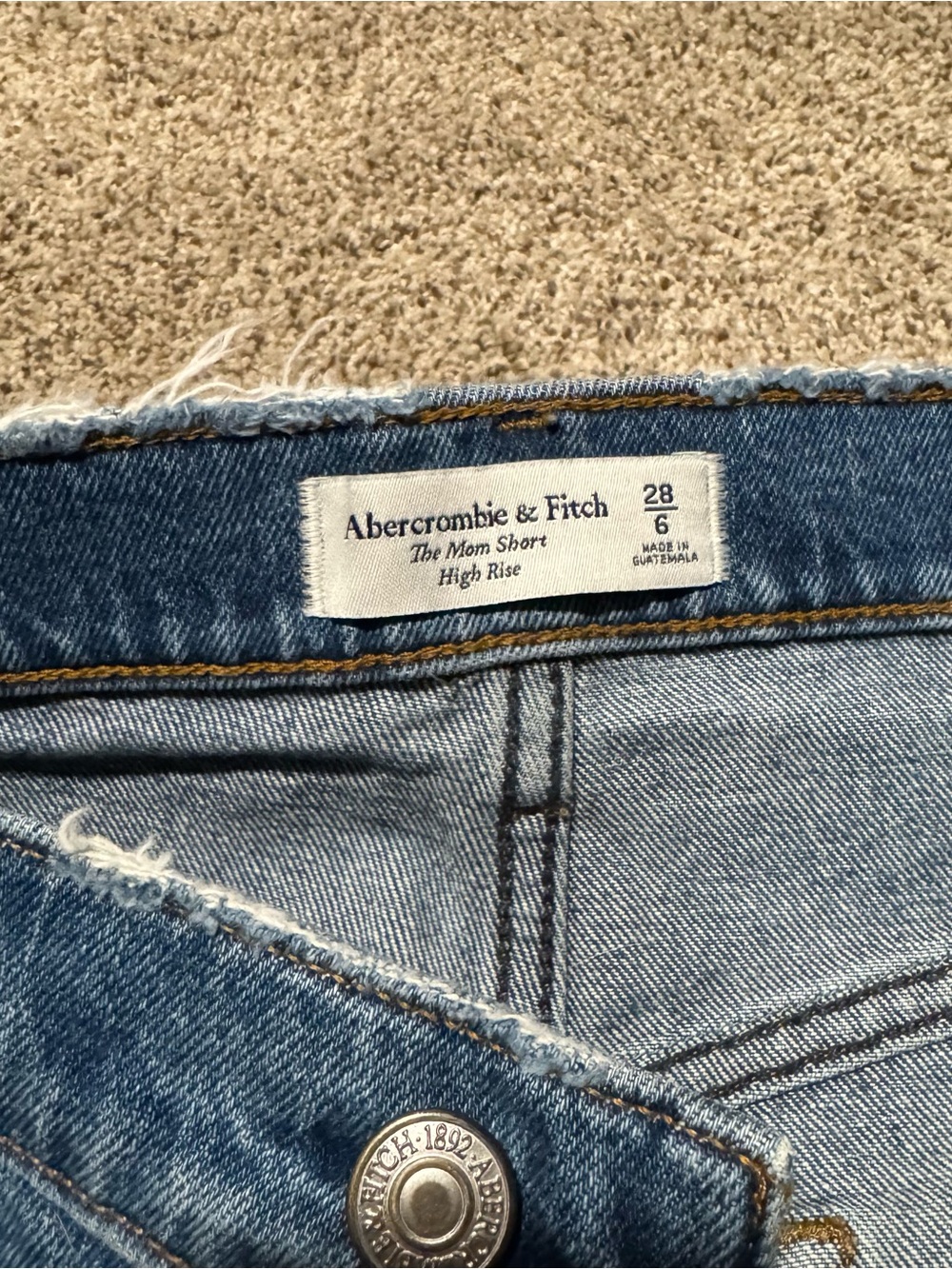 A&F Mom Short High Rise - Picture 3 of 3